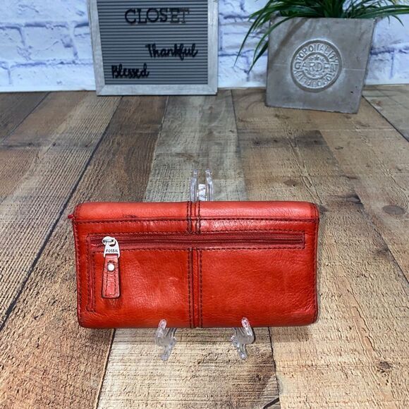 Fossil Wallet Red Leather Maddox Flap Snap Credit Card Tri Fold - Picture 3 of 7